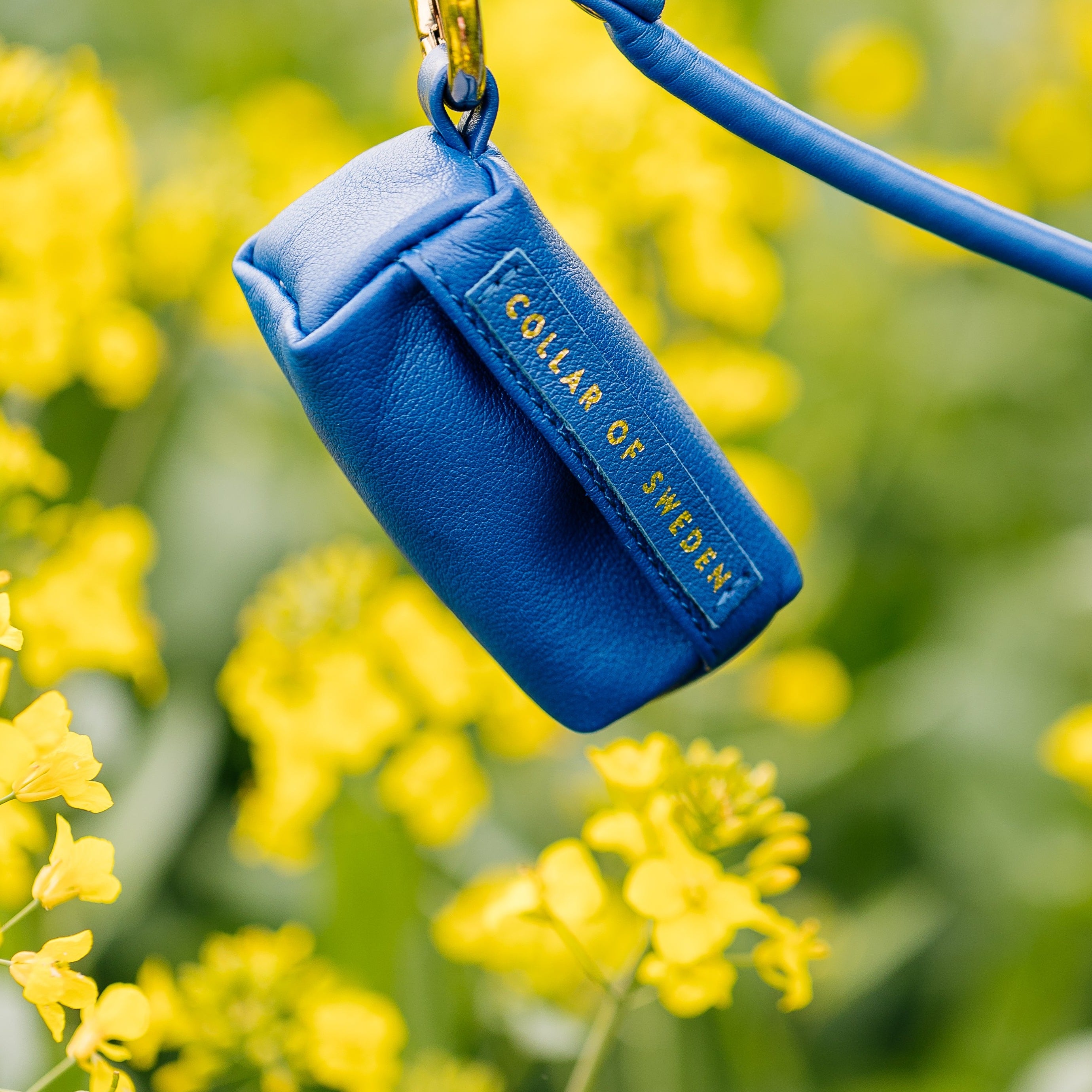 dark-blue-poop-bagholder-detail.jpg